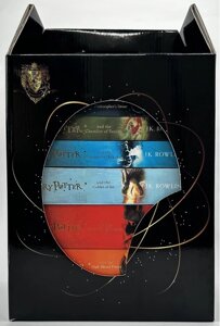 Комплект книжок Harry Potter на англійській мові у коробці.