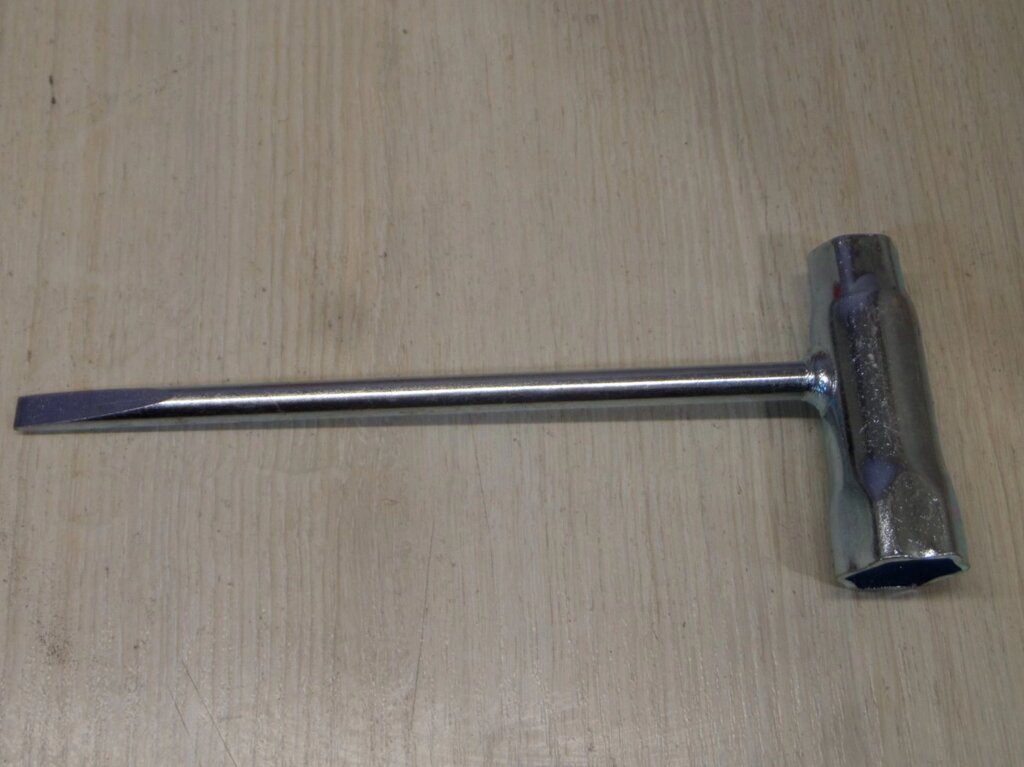 Ключ свічковий 13 * 19 мм. ПРОФІ для бензопил від компанії Інструменик - фото 1
