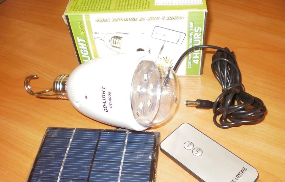 Аварійна лампа GD-5005 (з акумулятором і сонячною батареєю) від компанії Інтернет-магазин «Світ подарунків» - фото 1