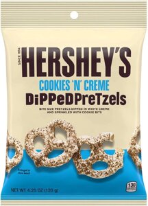 Крендельки з шоколадом Hershey's Dipped Pretzels Cookies 'N' Crème, 120 г