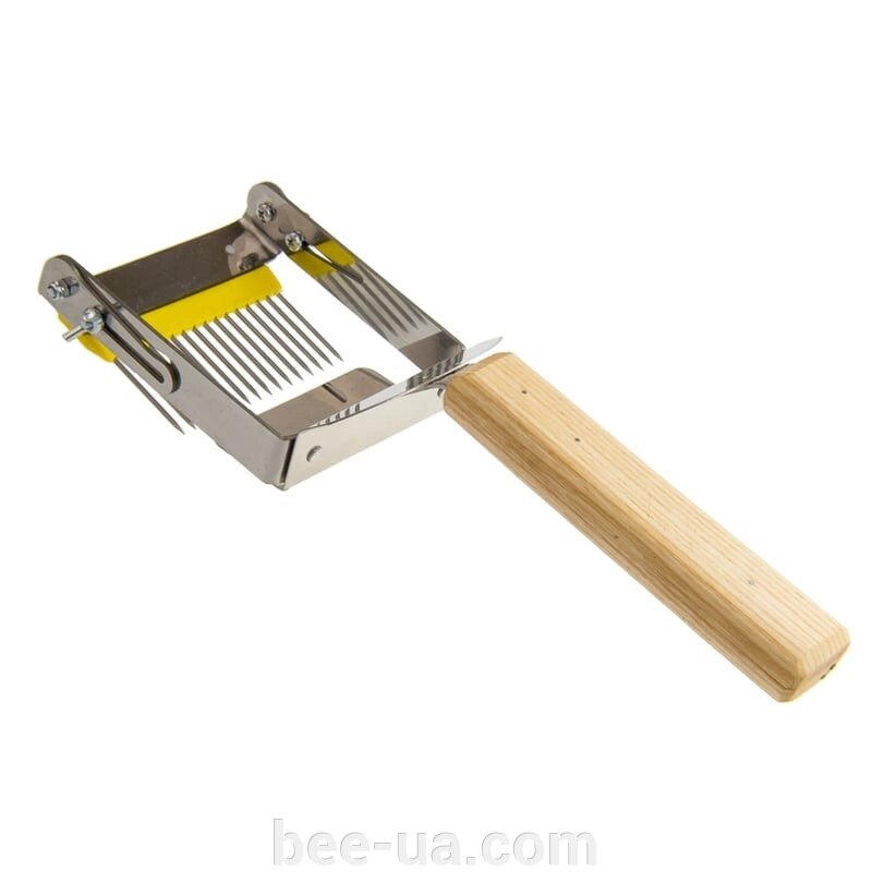 Вилка-культиватор для розпечатуваня сот з дерев'яною ручкою (Україна) від компанії Українська Бджілка - фото 1