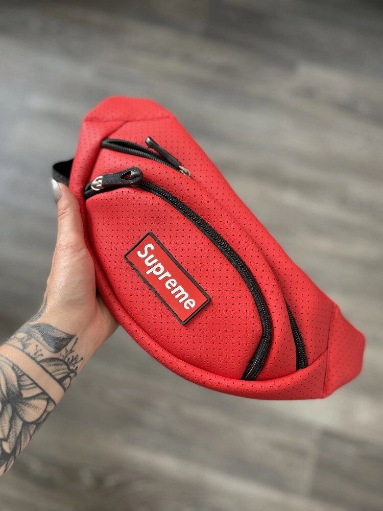 Бананка червона перфорований шкірзам Supreme від компанії Elektromax - фото 1