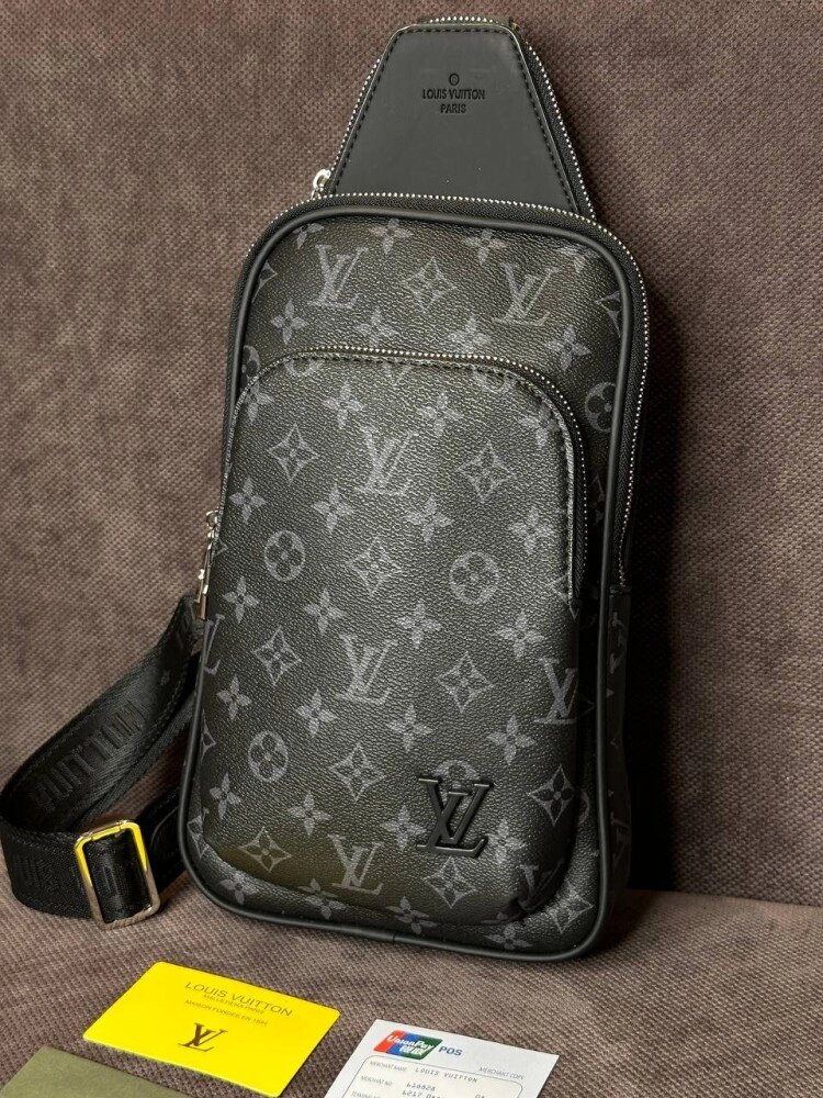 Чоловіча сумка Louis Vuitton Avenue Monogram Eclipse з лого внизу s003 від компанії Elektromax - фото 1