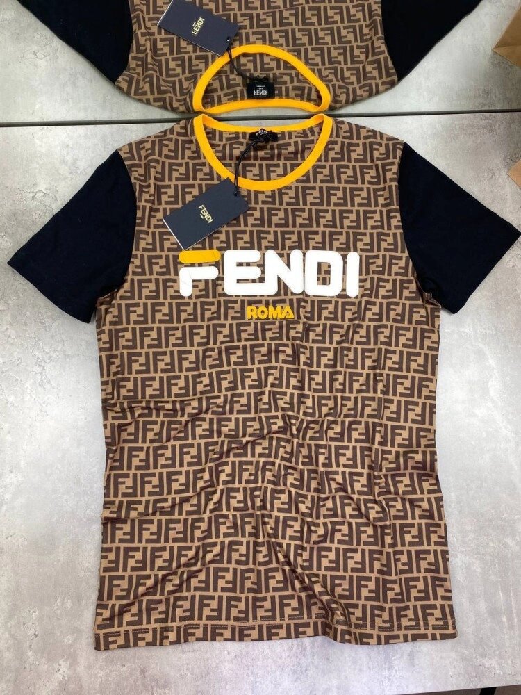 Футболка коричнева Fendi з чорними рукавами принт fendi f323 від компанії Elektromax - фото 1