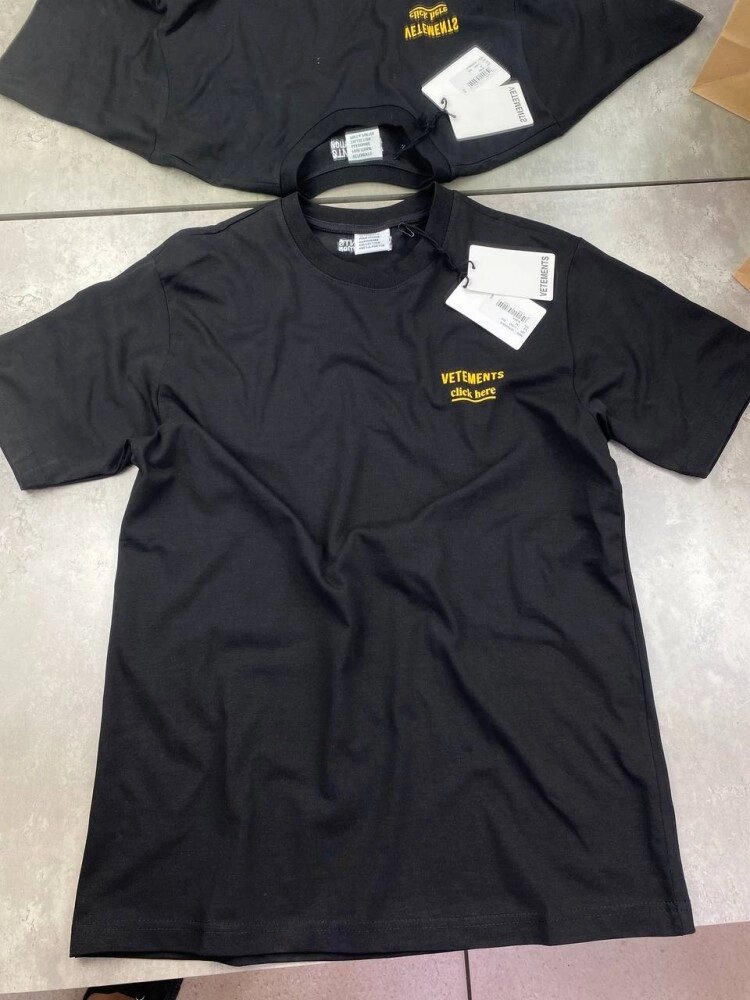 Футболка Vetements Click Here Tee чорного кольору f605 від компанії Elektromax - фото 1