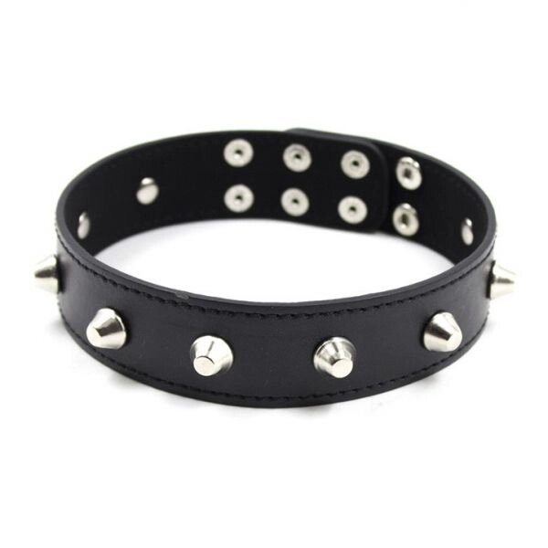 Класичний нашийник із заклепками Studded Submissive Day Collar від компанії Elektromax - фото 1