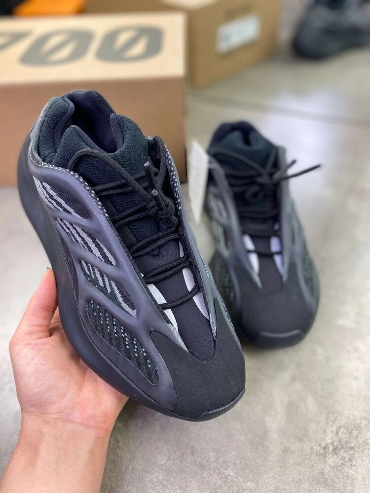 Кросівки Adidas Yeezy Boost 700  V3 Alvah чорного кольору  ob380 від компанії Elektromax - фото 1