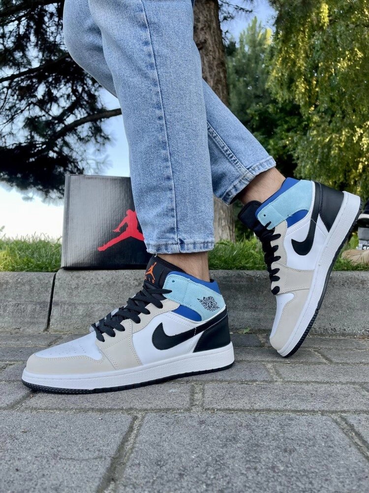 Кросівки Nike Air Jordan 1 (білі з бежевим та блакитним) від компанії Elektromax - фото 1