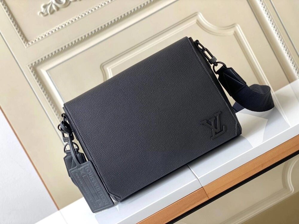 Мессенджер чорний Louis Vuitton Black c742 від компанії Elektromax - фото 1