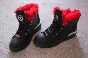 Жіночі черевики чорні з червоним опушенням каракуль 36