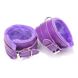 Фіолетові шкіряні бондажні наручники з хутром Premium Fur Lined Locking Restraints