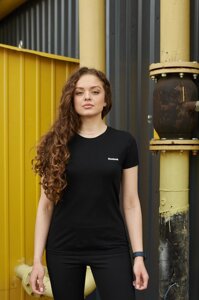 Жіноча футболка Reebok чорна в Києві от компании Elektromax