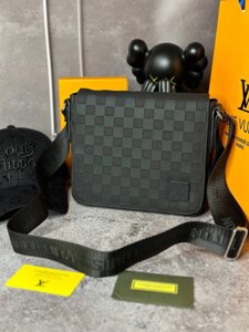 Сумка месенджер Louis Vuitton District PM Damier Infini з лого в кутку чорного s063