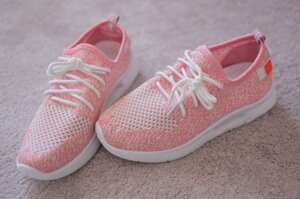 Жіночі кросівки рожеві трикотажні спортивні 38 розмір