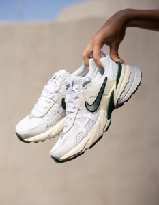 Оригінальні кросівки Nike V2K Run Shoes White FD0736-101 в Києві от компании Elektromax