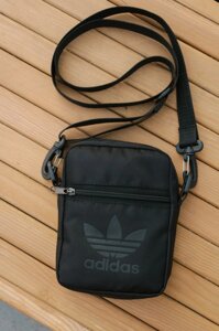 Барсетка чорна small Adidas чорний логотип в Києві от компании Elektromax