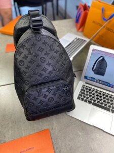 Сумка-слінг чорного кольору Louis Vuitton Racer Monogram Shadow leather c773 в Києві от компании Elektromax