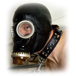 Маска протигаз для рольових ігор Rubber Hood Black Gas Mask в Києві від компанії Elektromax