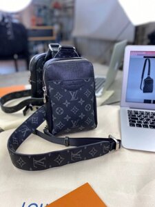 Слінг сірий Louis Vuitton Outdoor Monogramm Taigirama c768 в Києві от компании Elektromax