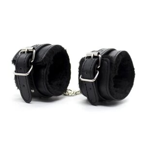Чорні шкіряні бондажні наручники з хутром Premium Fur Lined Locking Restraints