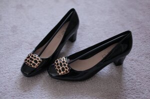 Жіночі туфлі класичні чорні лакові на низькому каблуці дрескод 36-37