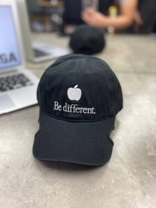 Кепка чорна Balenciaga Black "Be Different" gu582