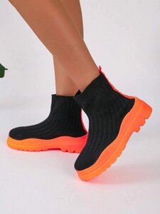 Жіночі кросівки високі трикотажні чорного кольору на яскраво оранжевій підошві неон 40
