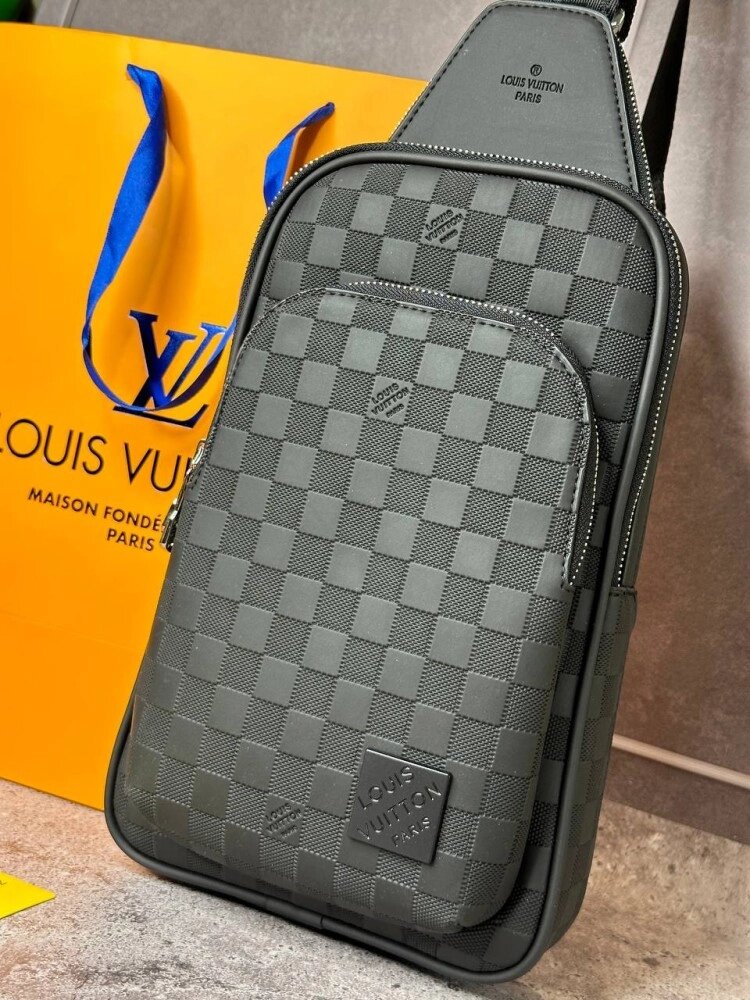 Сумка Louis Vuitton Avenue Sling Infini Graphite з лого внизу  s004 від компанії Elektromax - фото 1