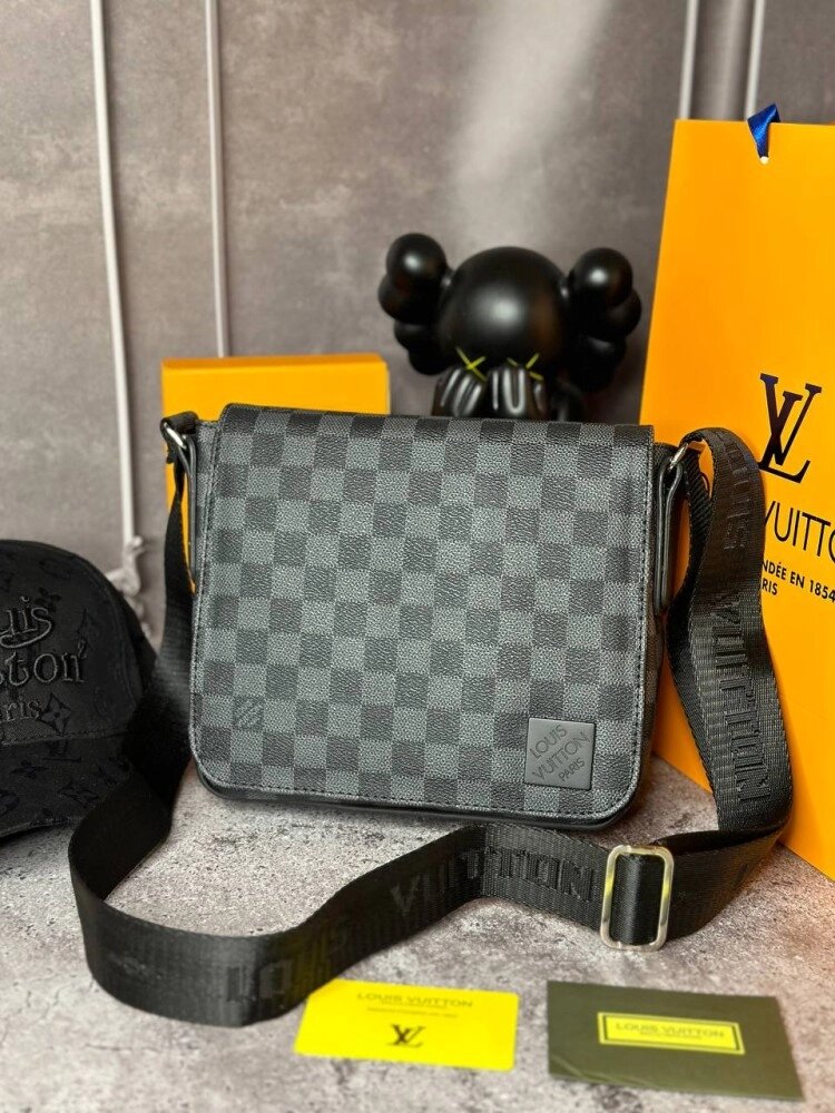 Сумка месенджер Louis Vuitton District PM Damier Graphite з лого в кутку чорного  s067 від компанії Elektromax - фото 1