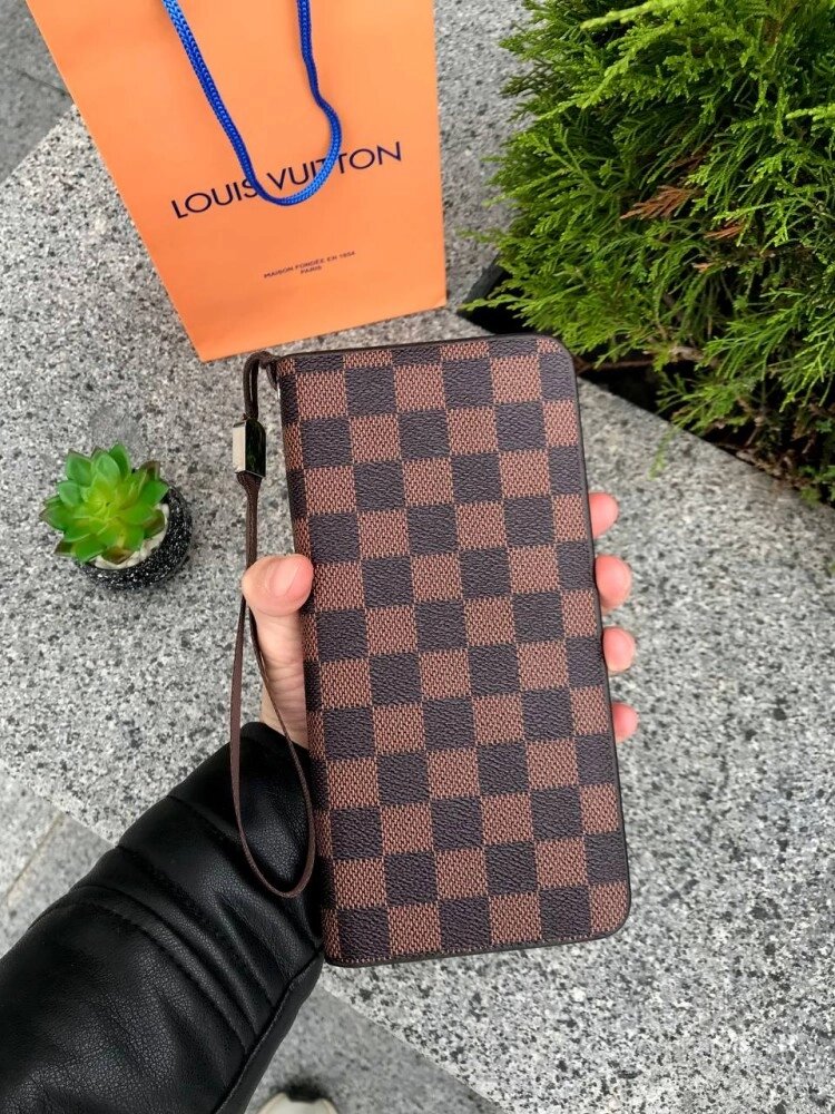 Універсальний клатч Louis Vuitton Brown, упакован в фирменном пакетике від компанії Elektromax - фото 1