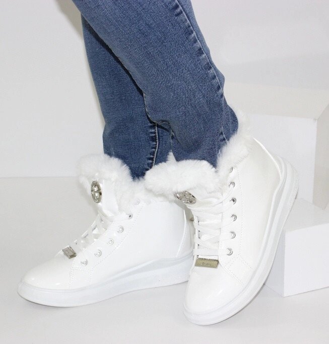 Жіночі черевики білі утеплені з опушкою і змійкою 36-41 новинка від компанії Elektromax - фото 1