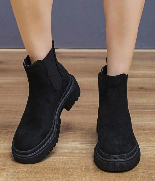 Жіночі чорні черевики челсі з гумками з боків замшеві тракторна підошва 36-41 від компанії Elektromax - фото 1