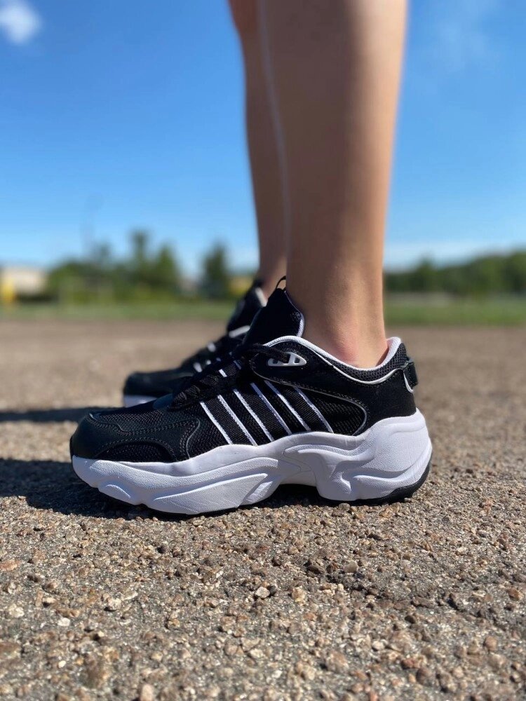 Жіночі кросівки Adidas Magmur Runner black від компанії Elektromax - фото 1