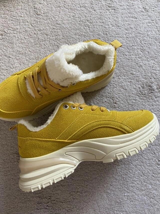 Жіночі кросівки гірчичного жовтого кольору замшеві утеплені на хутрі овчина 37-41 новинка від компанії Elektromax - фото 1
