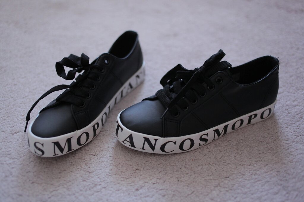 Жіночі кросівки кріпери чорні на білій підошві з написью Cosmopolitan 36-40 новинка від компанії Elektromax - фото 1