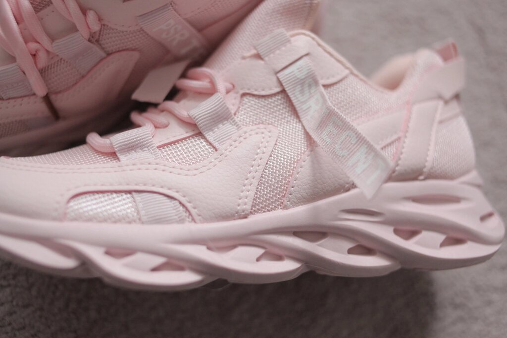 Жіночі кросівки стильні ніжно-рожевий футуристична підошва 37-41 від компанії Elektromax - фото 1