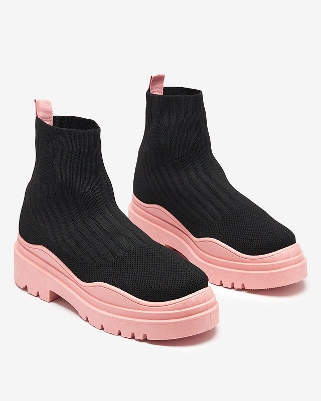 Жіночі кросівки високі трикотажні чорного кольору на рожевій підошві 36-39 від компанії Elektromax - фото 1
