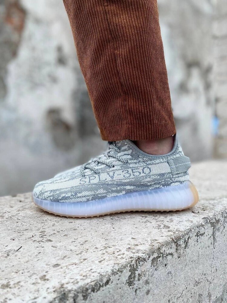 Жіночі кросівки Yeezy boost 350 сірі від компанії Elektromax - фото 1