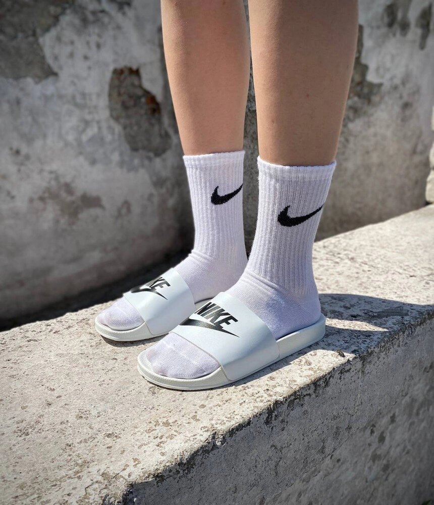 Жіночі шльопанці Nike white black logo від компанії Elektromax - фото 1