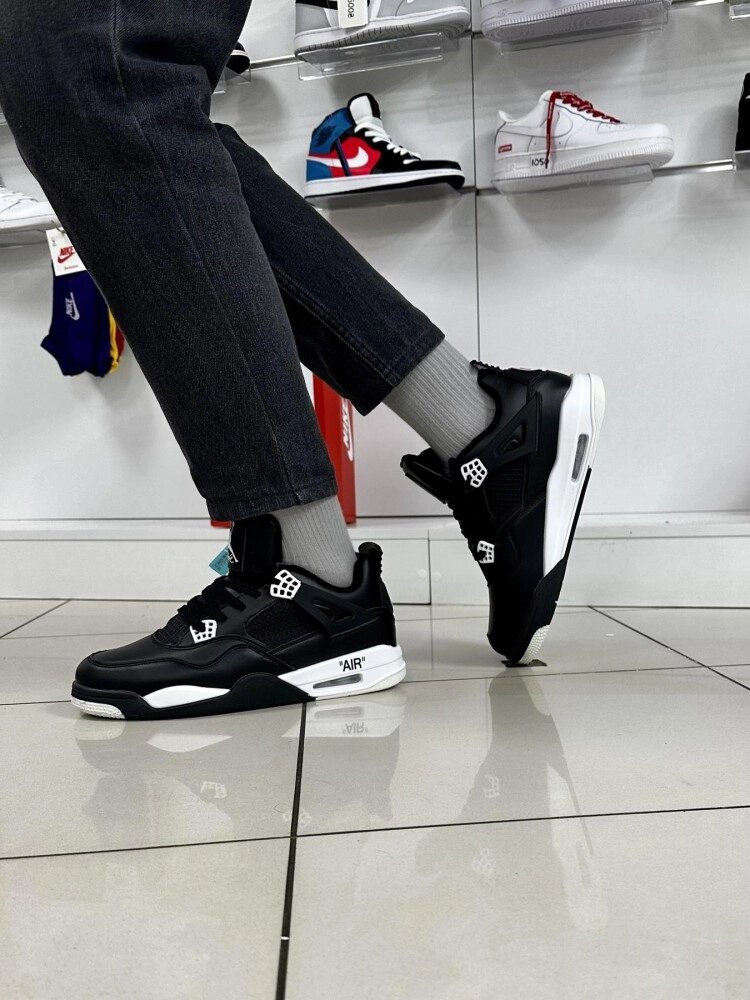 Зимові кросівки Nike Air Jordan 4 Retro (black / white) від компанії Elektromax - фото 1