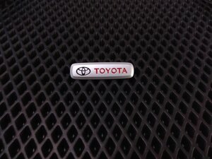 Шільдік ( емблема ) для килимків Toyota