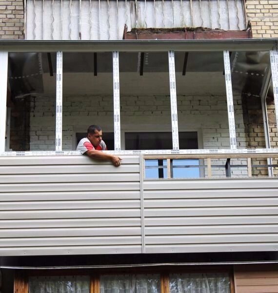 Обшивка балкону сайдингом від компанії «Okna-Shop» інтернет магазин - фото 1