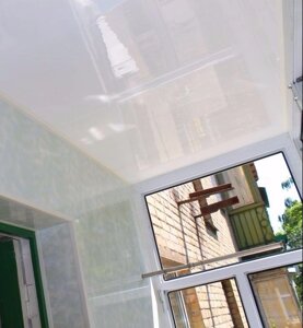 Обшивка балкона пластиковими панелями в Києві от компании «Okna-Shop» интернет магазин