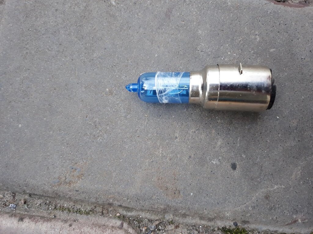 Лампа фари синя 12 V 35 | 35 для GY6 150cc від компанії Benzomoto - фото 1