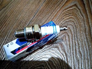 Свічка запалювання spark plug форкамерно для скутера