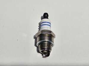 Свічка "Bosch" Німеччина М14*1,25 9,5 мм для бензопили ST 170,180 разбор