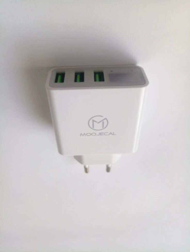 Світлодіодне мережевий зарядний з дисплеєм для телефонів Moojecal (3 USB) від компанії tvsputnik - фото 1