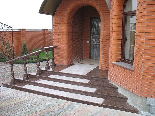 Балясини, поручні, основи від компанії РА Медіа плюс - фото 1