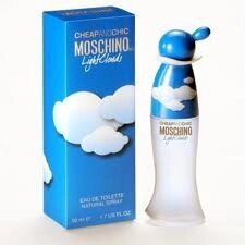 Жіноча туалетна вода Moschino Cheap and Chic Light Clouds (Москіно Чип енд Чик Лайт Клаудс)