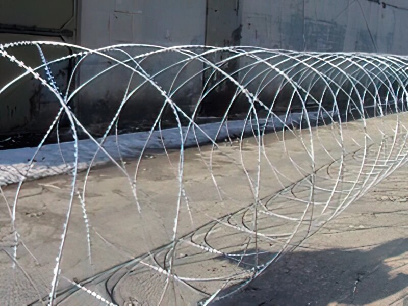 Егоза Аллигатор 1500/9 спиральная колючая проволока від компанії ТОВ ПГ "Кайман" - фото 1